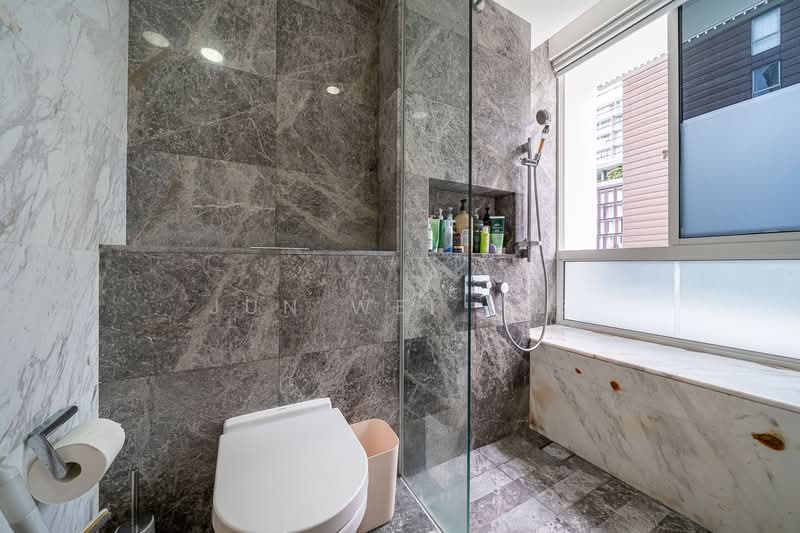 The Peak @ Cairnhill I Condominium For Sale at S$ 1,400,000 | PropertyGuru Singapore - Bathroom