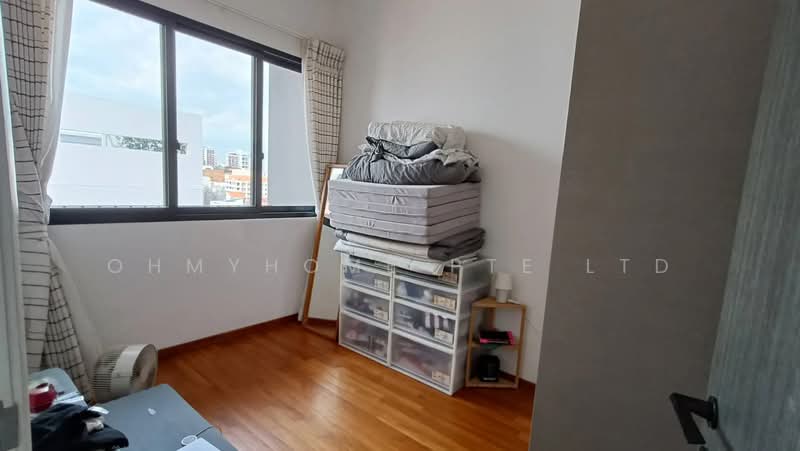 Rezi 24 Apartment For Sale at S$ 899,999 | PropertyGuru Singapore - Bedroom