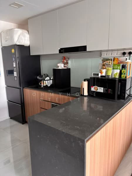 Rezi 24 Apartment For Sale at S$ 899,999 | PropertyGuru Singapore - Kitchen