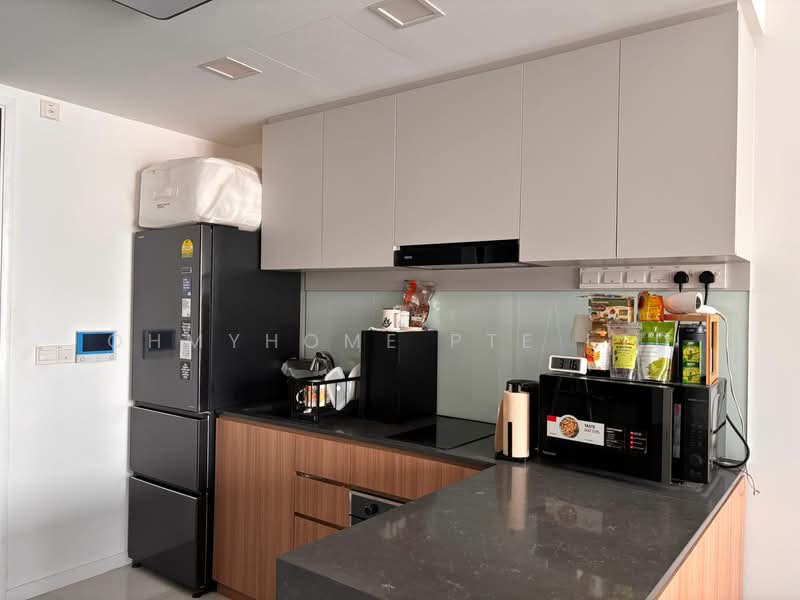 Rezi 24 Apartment For Sale at S$ 899,999 | PropertyGuru Singapore - Kitchen
