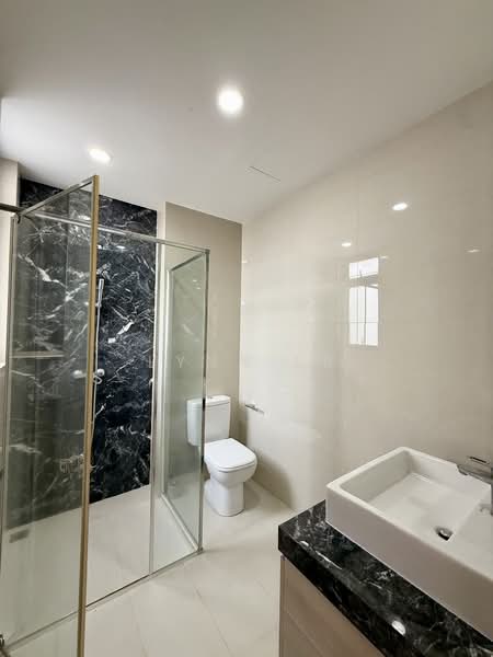 Luxus Hills Semi-Detached House For Sale at S$ 6,200,000 | PropertyGuru Singapore - Bathroom