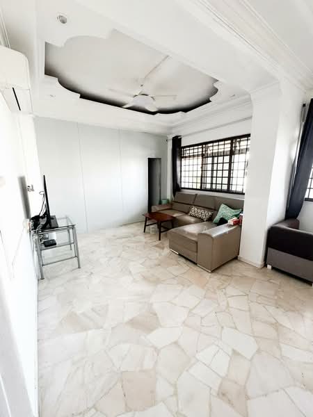 734 Jurong West Street 73 HDB Flat For Sale at S$ 568,000 | PropertyGuru Singapore - Living Room