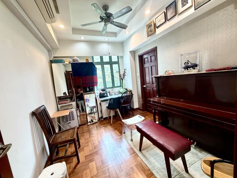 Hume Park II Condominium For Sale at S$ 3,800,000 | PropertyGuru Singapore - Bedroom 4