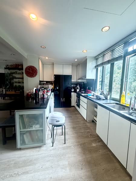 Hume Park II Condominium For Sale at S$ 3,800,000 | PropertyGuru Singapore - Kitchen