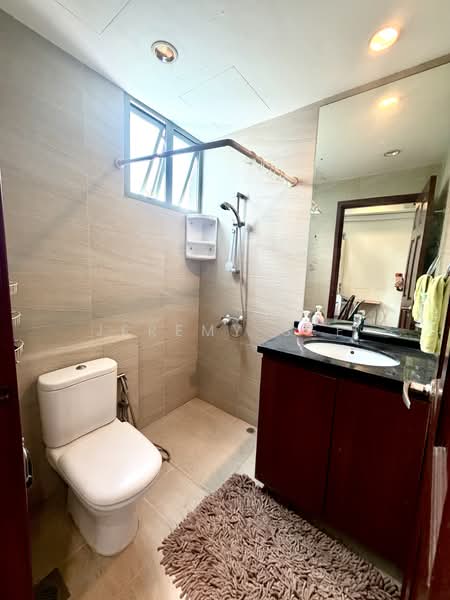 Hume Park II Condominium For Sale at S$ 3,800,000 | PropertyGuru Singapore - Bathroom