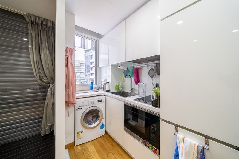 The Peak @ Cairnhill I Condominium For Sale at S$ 1,400,000 | PropertyGuru Singapore - Kitchen