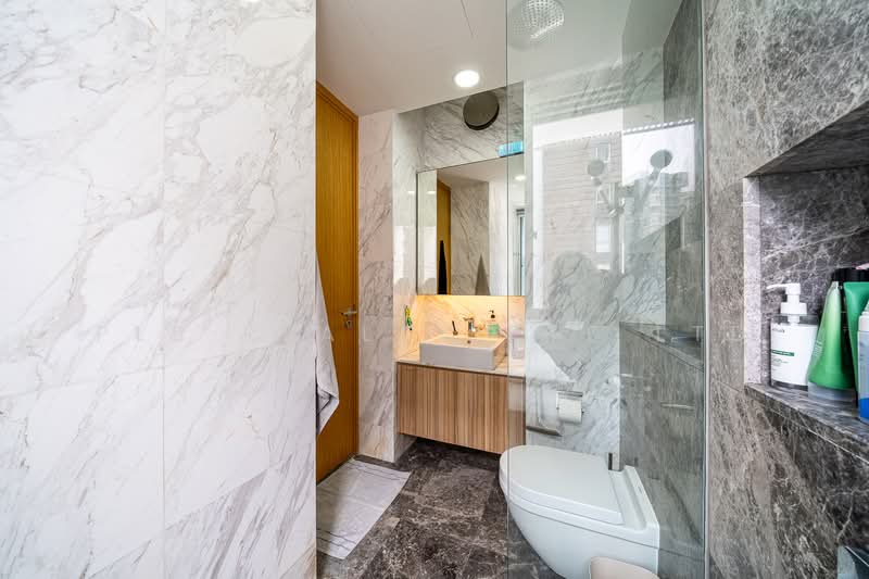 The Peak @ Cairnhill I Condominium For Sale at S$ 1,400,000 | PropertyGuru Singapore - Bathroom