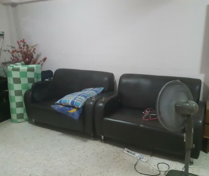 140 Tampines Street 12, 140 Tampines Street 12, 3 Bedrooms, 1,200 sqft, HDB Flat For Rent, by Raj ., 500068362 - Living Room - PropertyGuru.com.sg