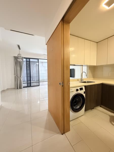 La Fiesta, Sengkang Square, 3 Bedrooms, 1,119 sqft, Condominium For Sale, by Amy Goh, 500068367 - Kitchen - PropertyGuru.com.sg