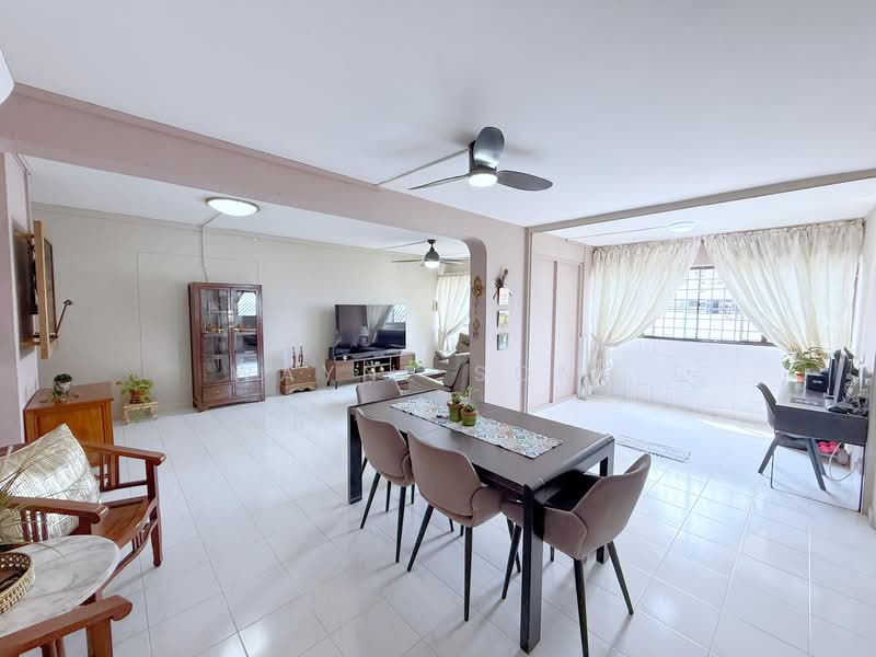 786 Yishun Ring Road HDB Flat For Sale at S$ 699,999 | PropertyGuru Singapore - Living Room