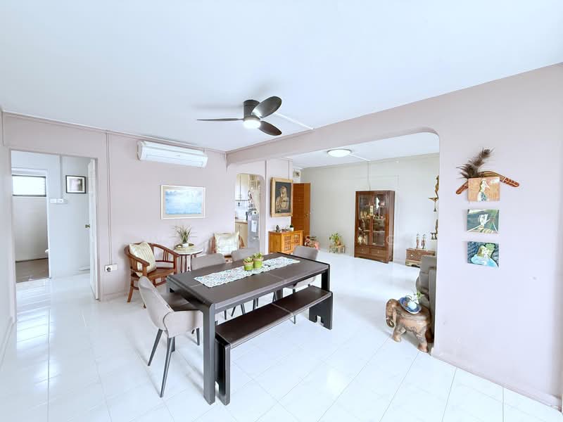 786 Yishun Ring Road HDB Flat For Sale at S$ 699,999 | PropertyGuru Singapore - Living Room