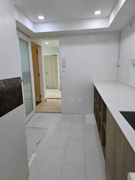 The Woodgrove, 3 Woodgrove Drive, 3 Bedrooms, 893 sqft, Apartment For Sale, by Shalom ., 500068381 - Kitchen - PropertyGuru.com.sg
