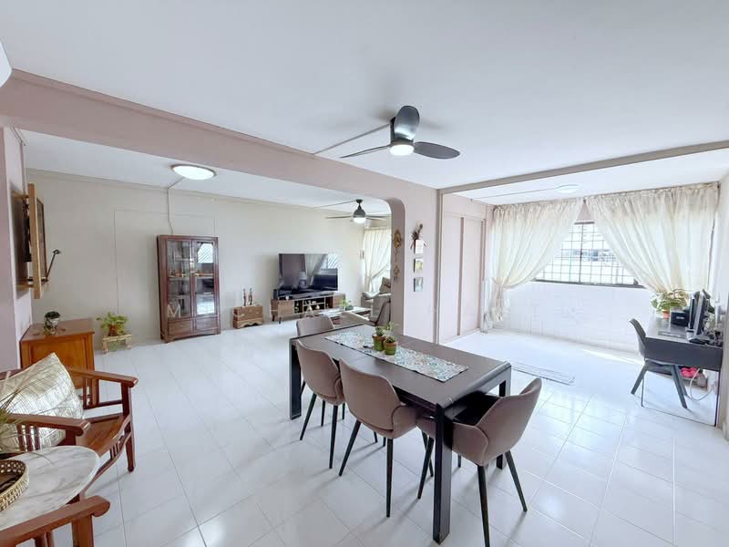786 Yishun Ring Road HDB Flat For Sale at S$ 699,999 | PropertyGuru Singapore - Living Room