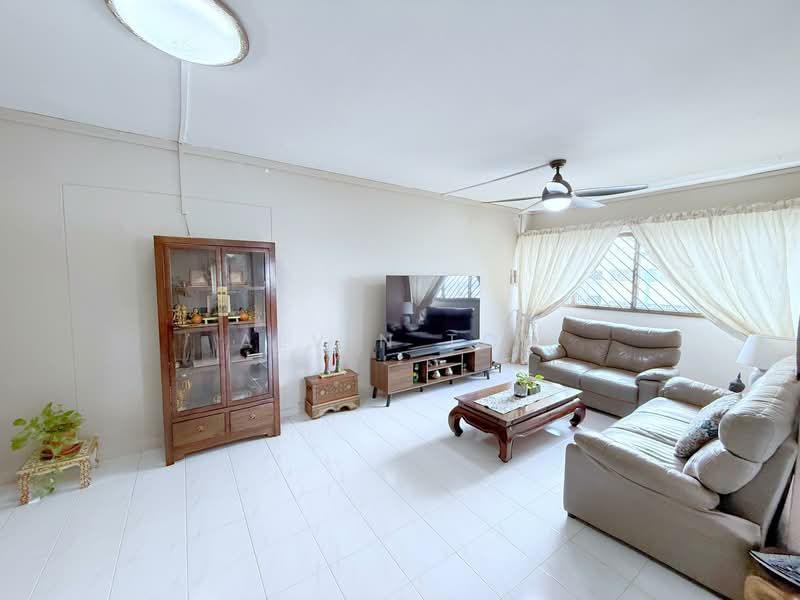 786 Yishun Ring Road HDB Flat For Sale at S$ 699,999 | PropertyGuru Singapore - Living Room