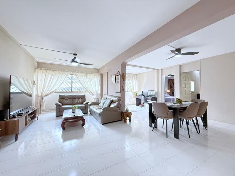 786 Yishun Ring Road HDB Flat For Sale at S$ 699,999 | PropertyGuru Singapore - Living Room