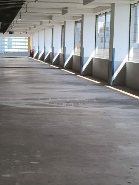 Tradehub 21, 8 Boon Lay Way, 1,840 sqft, Light Industrial (B1) For Sale, by Candace Chin, 500068394 - Corridor - CommercialGuru.com.sg