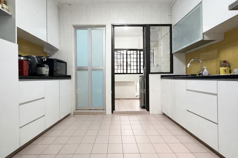 790 Woodlands Avenue 6 HDB Flat For Sale at S$ 545,000 | PropertyGuru Singapore - Kitchen