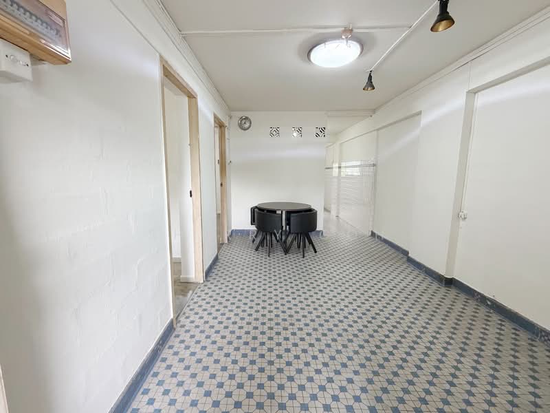 1 Lorong 7 Toa Payoh HDB Flat For Sale at S$ 350,000 | PropertyGuru Singapore - Interior