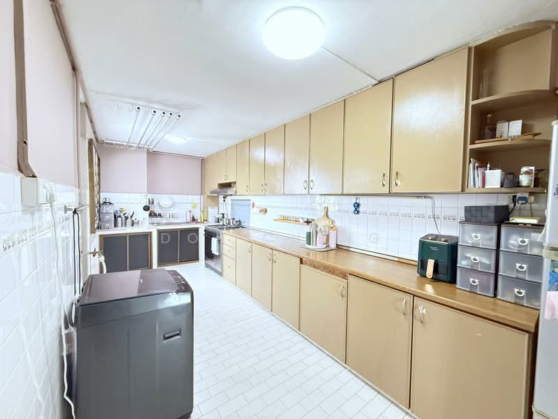 Yishun Ring Road HDB Flat For Sale at S$ 699,999 | PropertyGuru Singapore - Kitchen
