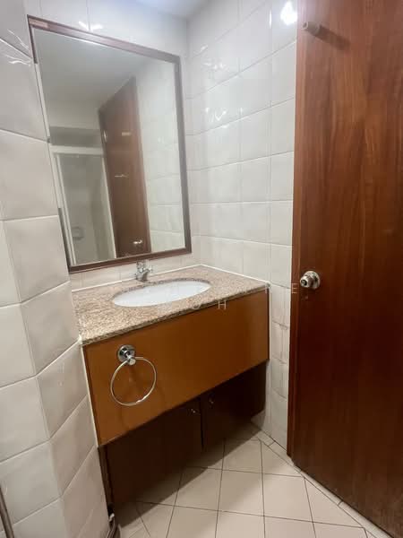 Burlington Square, 175 Bencoolen Street, Room Rental, 100 sqft, Apartment For Rent, by Catherine Koh, 500068406 - Bathroom 2 - PropertyGuru.com.sg