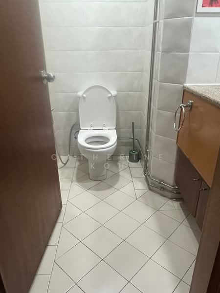 Burlington Square, 175 Bencoolen Street, Room Rental, 100 sqft, Apartment For Rent, by Catherine Koh, 500068406 - Bathroom 2 - PropertyGuru.com.sg