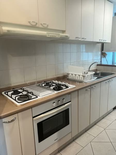 Burlington Square, 175 Bencoolen Street, Room Rental, 100 sqft, Apartment For Rent, by Catherine Koh, 500068406 - Kitchen 2 - PropertyGuru.com.sg