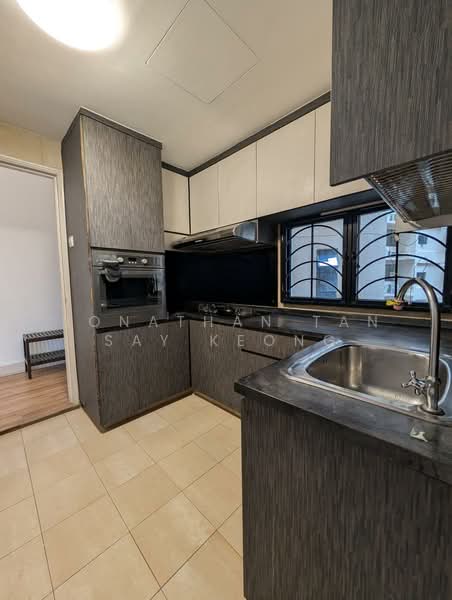 Heritage View, 8 Dover Rise, 2 Bedrooms, 969 sqft, Condominium For Rent, by Jonathan Tan Say Keong, 500068409 - Kitchen - PropertyGuru.com.sg