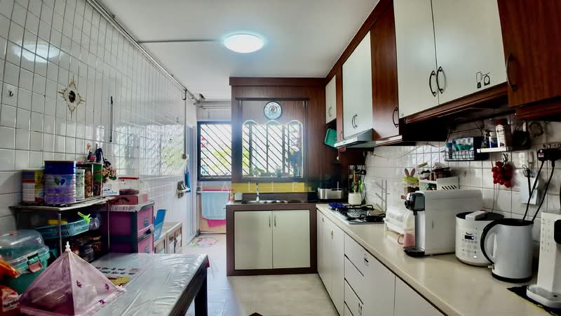655 Yishun Avenue 4 HDB Flat For Sale at S$ 525,000 | PropertyGuru Singapore - Kitchen