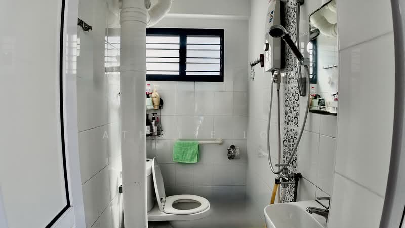 655 Yishun Avenue 4 HDB Flat For Sale at S$ 525,000 | PropertyGuru Singapore - Bathroom