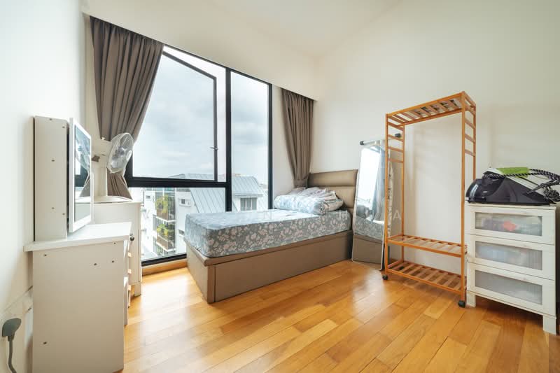 Rymden 77 Condominium For Sale at S$ 2,600,000 | PropertyGuru Singapore - Masterbedroom