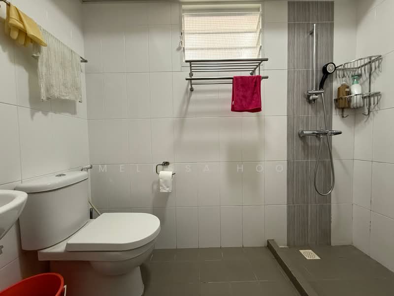 288A Compassvale Crescent HDB Flat For Sale at S$ 798,000 | PropertyGuru Singapore - Common Bathroom