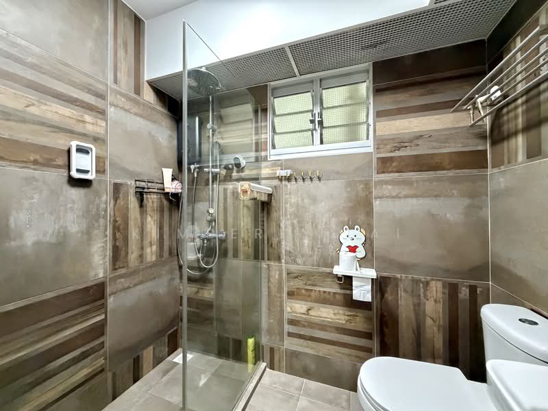 95B Henderson Road HDB Flat For Sale at S$ 1,040,000 | PropertyGuru Singapore - Bathroom