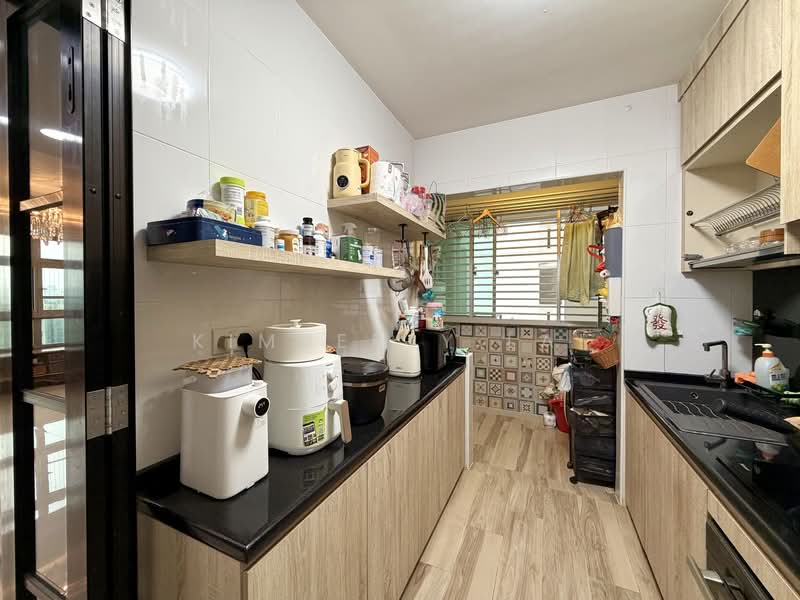 95B Henderson Road HDB Flat For Sale at S$ 1,040,000 | PropertyGuru Singapore - Kitchen