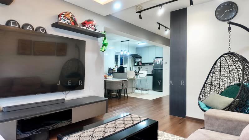 619A Tampines Street 61 HDB Flat For Sale at S$ 788,000 | PropertyGuru Singapore - Living Room