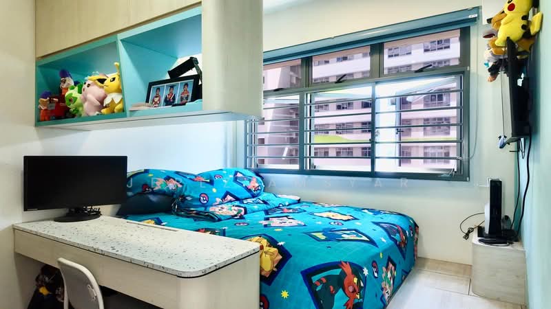 619A Tampines Street 61 HDB Flat For Sale at S$ 788,000 | PropertyGuru Singapore - Bedroom