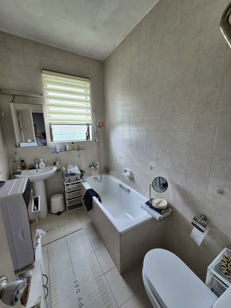 Botanic Gardens Mansion, 2 Taman Serasi, 3 Bedrooms, 1,755 sqft, Apartment For Rent, by Alex Tang 陳拁燐, 500068478 - Bathroom - PropertyGuru.com.sg