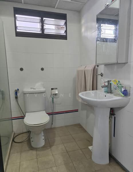 181A Boon Lay Drive HDB Flat For Sale at S$ 638,000 | PropertyGuru Singapore - Bathroom