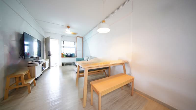 150 Ang Mo Kio Avenue 5 HDB Flat For Sale at S$ 448,000 | PropertyGuru Singapore - Living Room