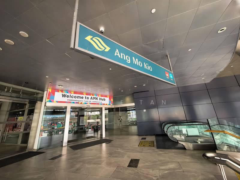 150 Ang Mo Kio Avenue 5 HDB Flat For Sale at S$ 448,000 | PropertyGuru Singapore - Entrance