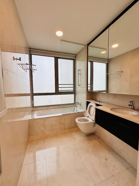 Martin Place Residences, 2 Martin Place, 2 Bedrooms, 1,163 sqft, Condominium For Rent, by Mitch Soh, 500068532 - Master Bathroom - PropertyGuru.com.sg