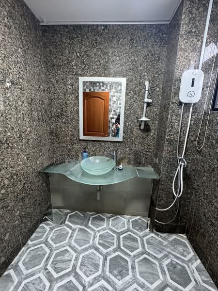 14x Bedok Road, , Room Rental, 300 sqft, Detached House For Rent, by Isaac Lin, 500068535 - Bathroom - PropertyGuru.com.sg