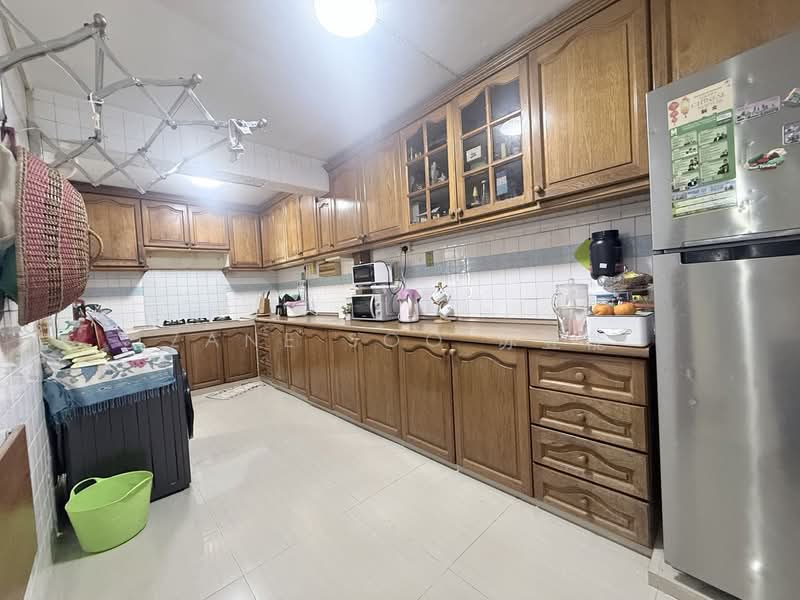 72 Bedok South Avenue 3 HDB Flat For Sale at S$ 730,000 | PropertyGuru Singapore - Kitchen