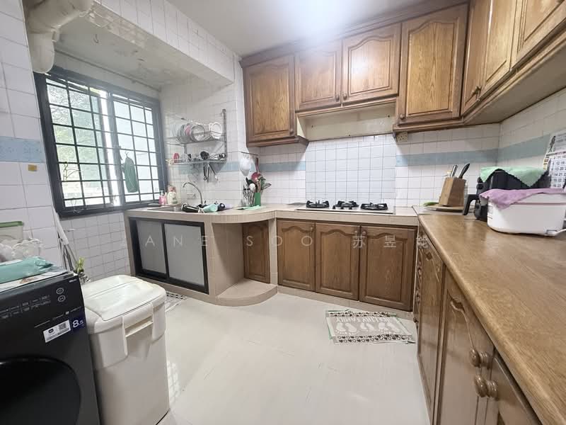72 Bedok South Avenue 3 HDB Flat For Sale at S$ 730,000 | PropertyGuru Singapore - Kitchen
