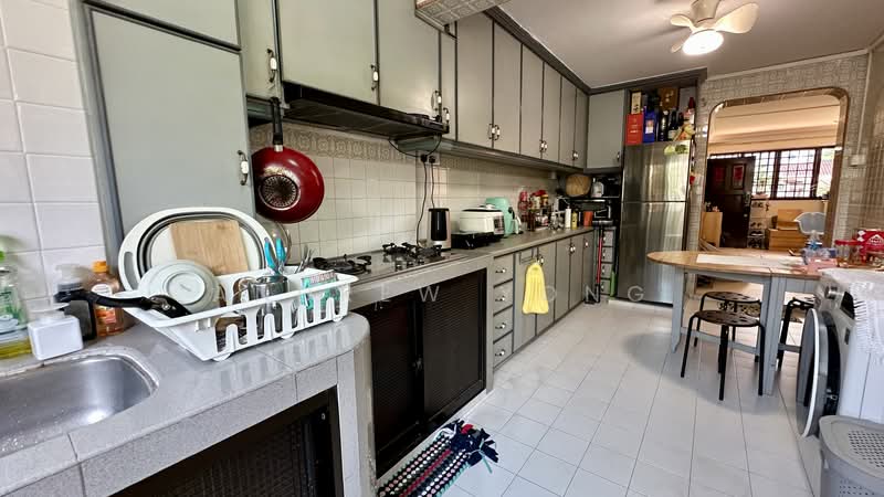 1 Saint George's Road HDB Flat For Sale at S$ 580,000 | PropertyGuru Singapore - Kitchen