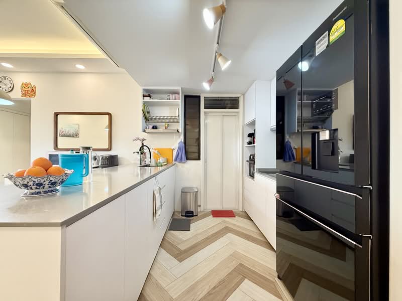 Seasons View Condominium For Sale at S$ 1,890,000 | PropertyGuru Singapore - Kitchen