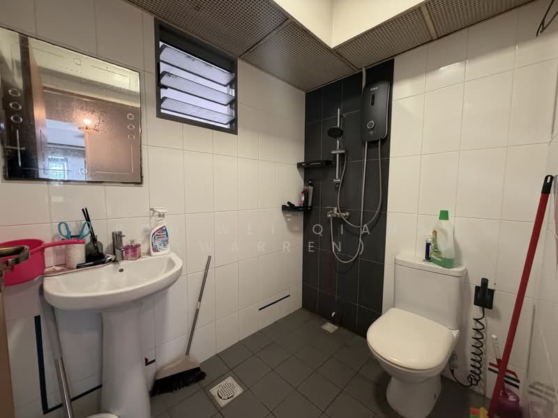 316D Punggol Way HDB Flat For Sale at S$ 698,000 | PropertyGuru Singapore - Bathroom