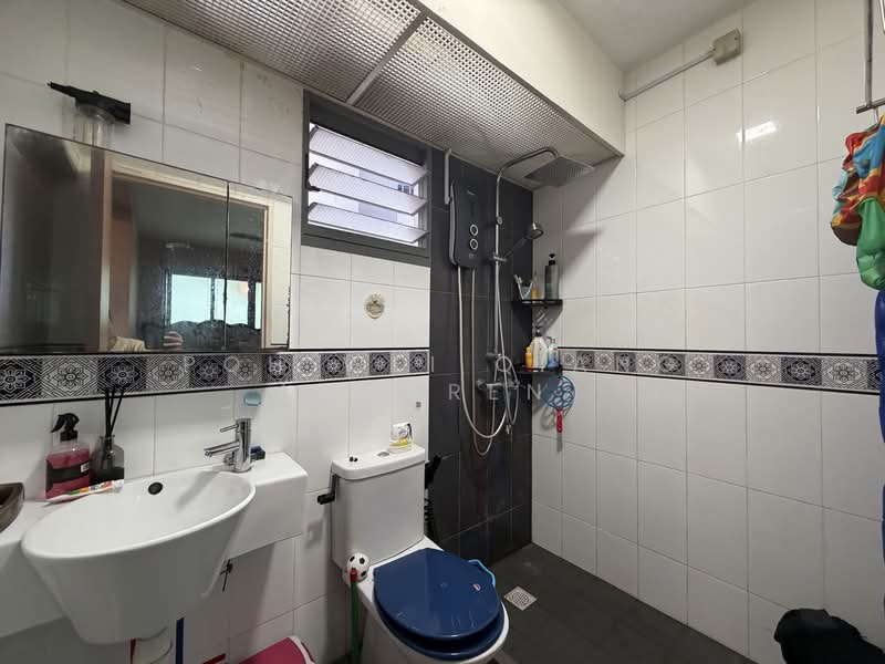 316D Punggol Way HDB Flat For Sale at S$ 698,000 | PropertyGuru Singapore - Bathroom