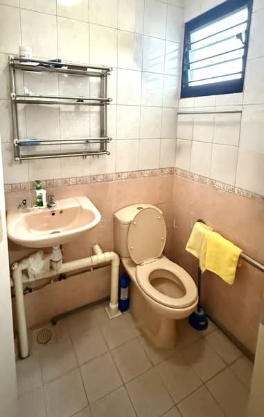302 Clementi Avenue 4, 302 Clementi Avenue 4, Room Rental, 180 sqft, HDB Flat For Rent, by Becky Li, 500068575 - Bathroom - PropertyGuru.com.sg