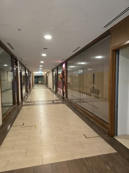 Burlington Square, 175 Bencoolen Street, 958 sqft, Mall Shop For Rent, by Lee Hui Hui, 500068592 - Corridor - CommercialGuru.com.sg
