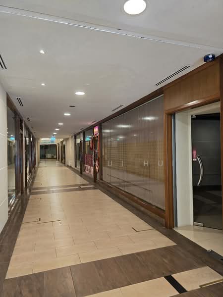 Burlington Square, 175 Bencoolen Street, 958 sqft, Mall Shop For Rent, by Lee Hui Hui, 500068592 - Corridor - CommercialGuru.com.sg